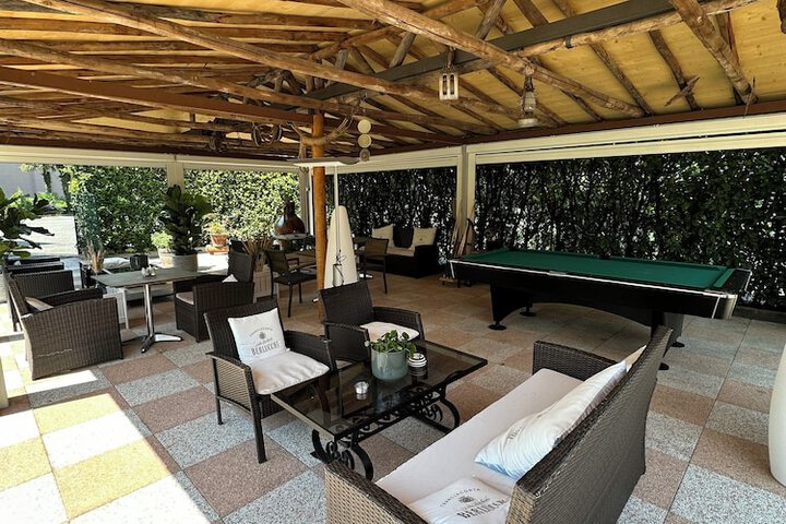 Terrace/Patio 9 of 25