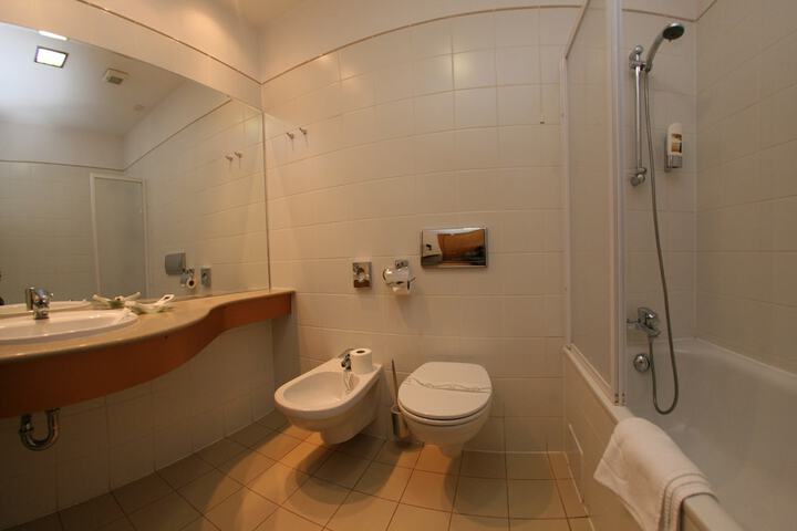 Room 20 of 34