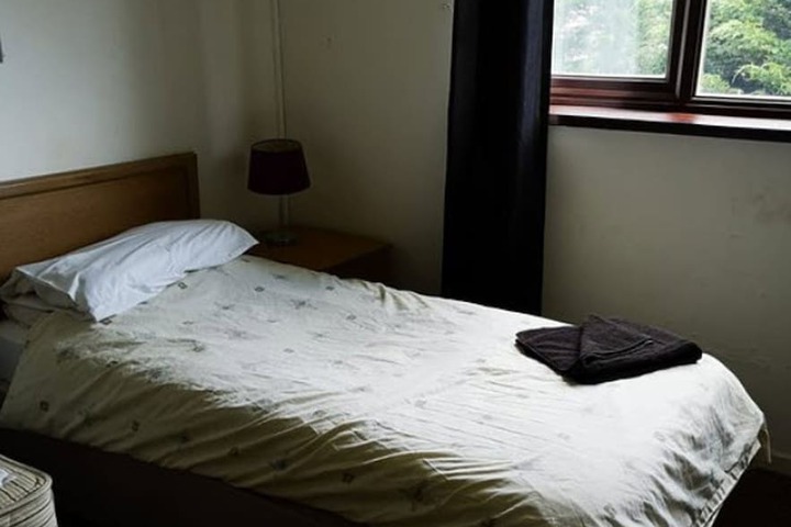 Room 2 of 8