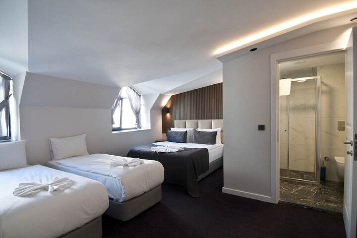Room 22 of 76