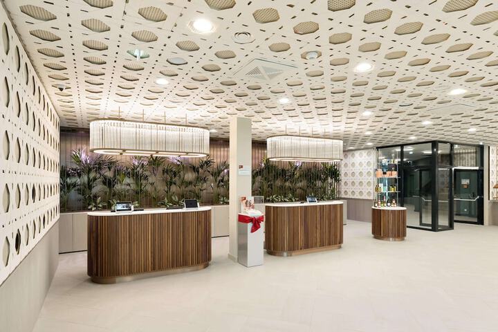 Entrance & Lobby