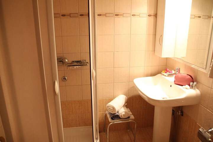 Room 20 of 32