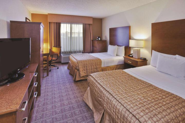 Double Accessible King Size Bed (1 of 10)