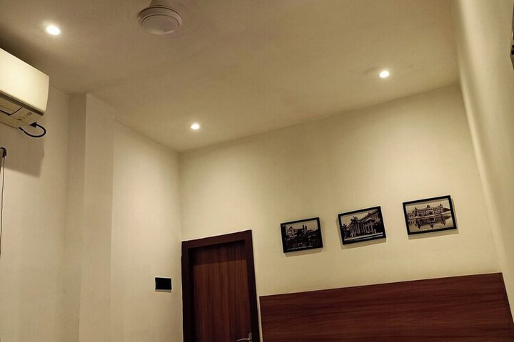 Room 10 of 19