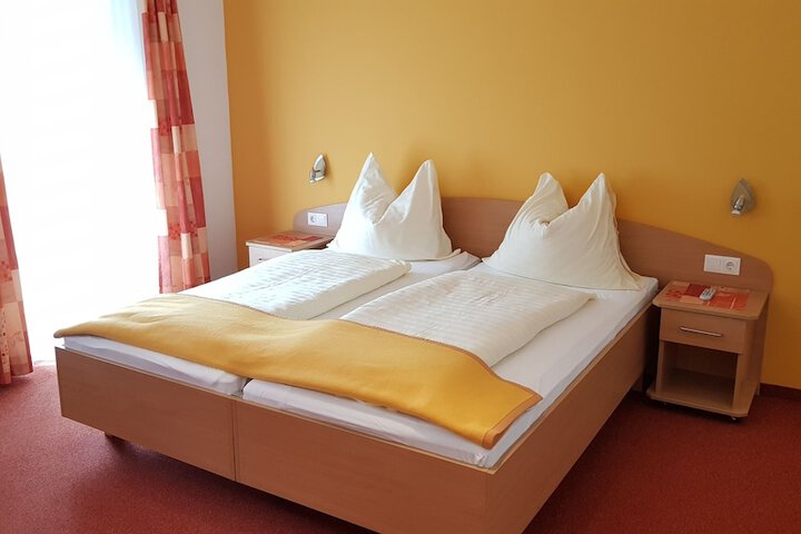 Room 10 of 34