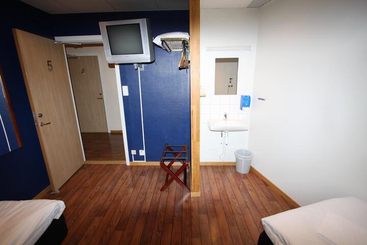 Room 11 of 31