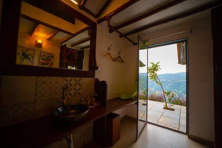 Room 4 of 34