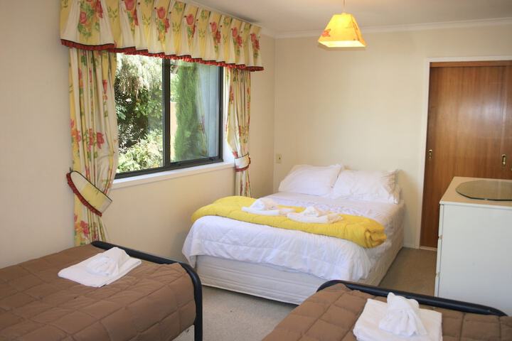 Room 12 of 76