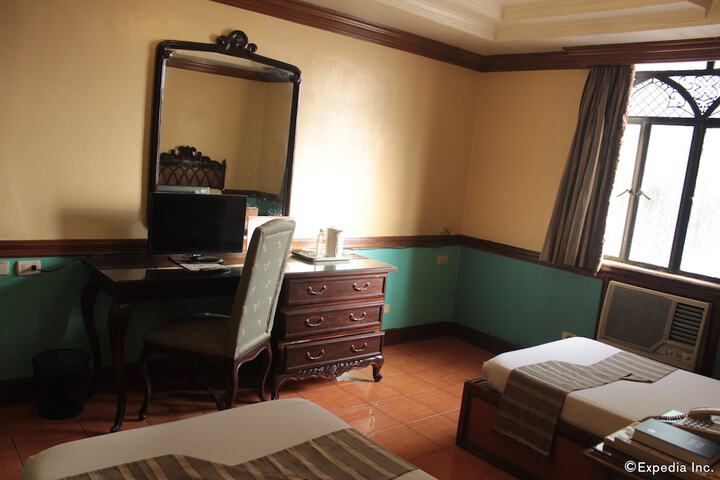 Room 17 of 168