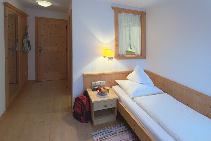 Room 9 of 117