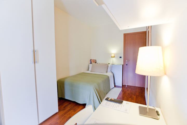 Room 6 of 52