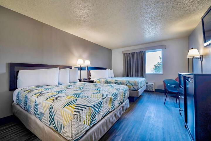 2 Queen Beds (4 of 7)