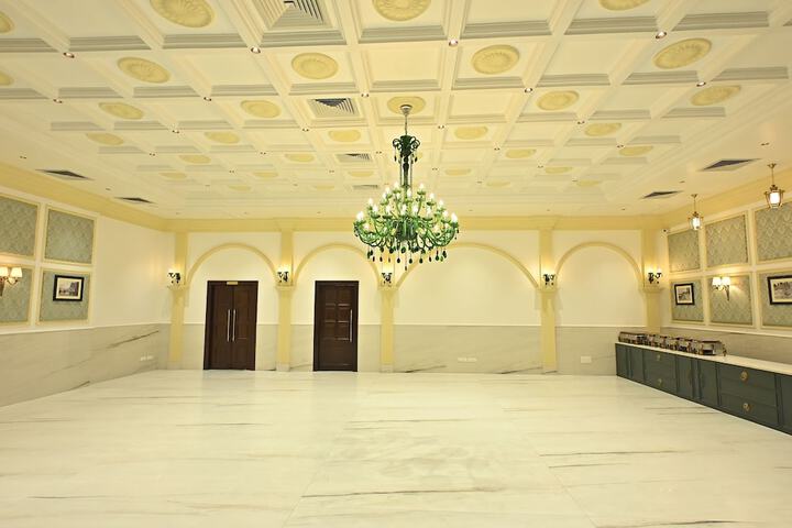 Ballroom/Hall 125 of 161