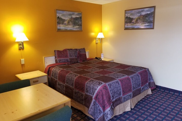 Room 13 of 25