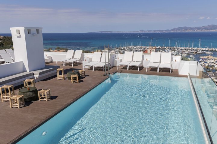 Hotel Pool