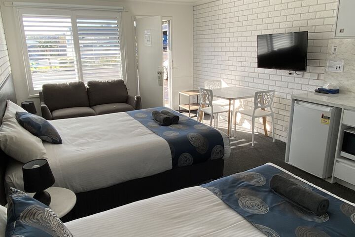 Room 11 of 50