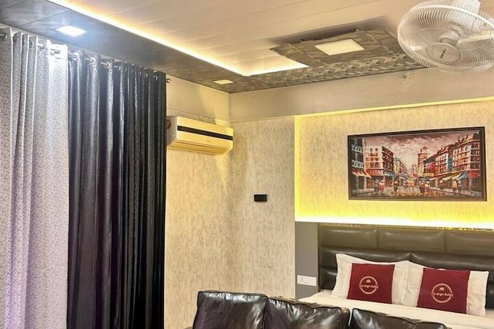 Room 5 of 17