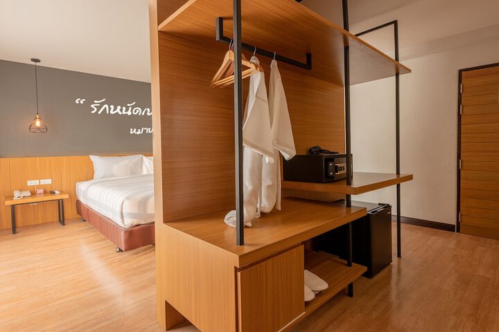 Room 17 of 46