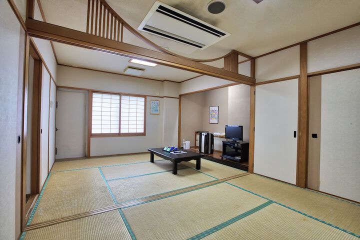 Room 4 of 106