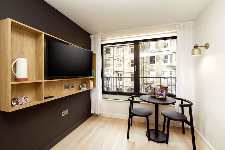 Room 52 of 97