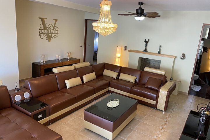 Room 9 of 25