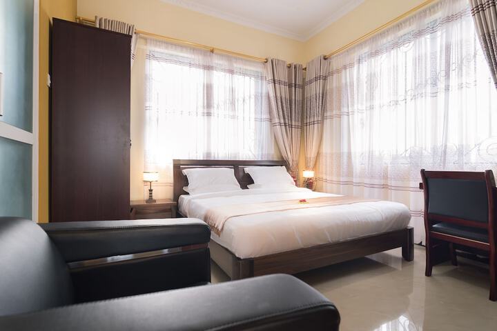Room 5 of 16