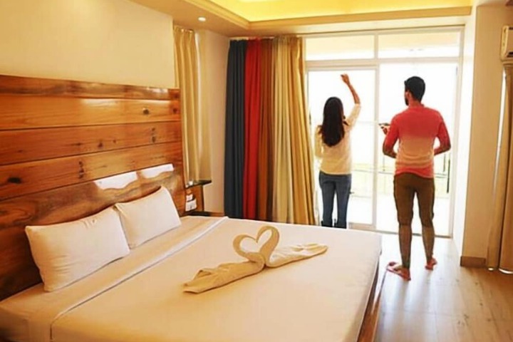 Room 6 of 13