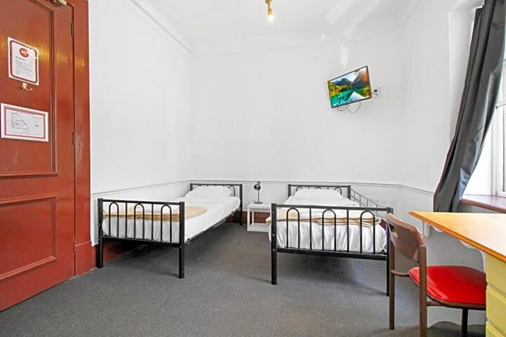 Room 35 of 38