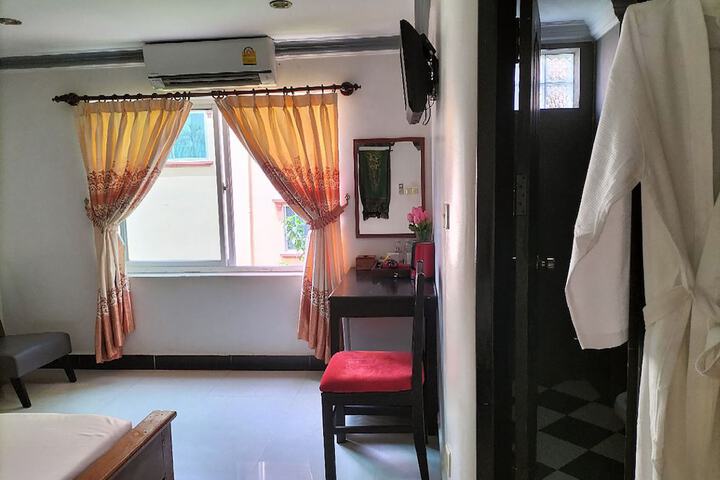 Room 25 of 49