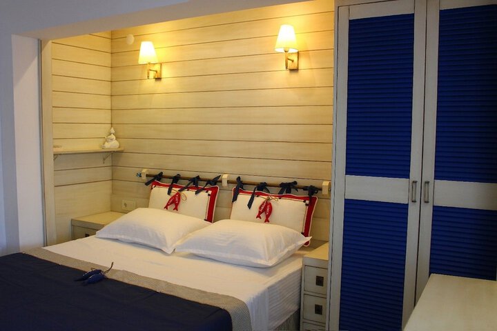 Room 2 of 80