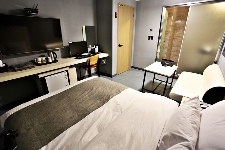 Room 14 of 91