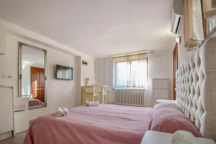 Room 3 of 23