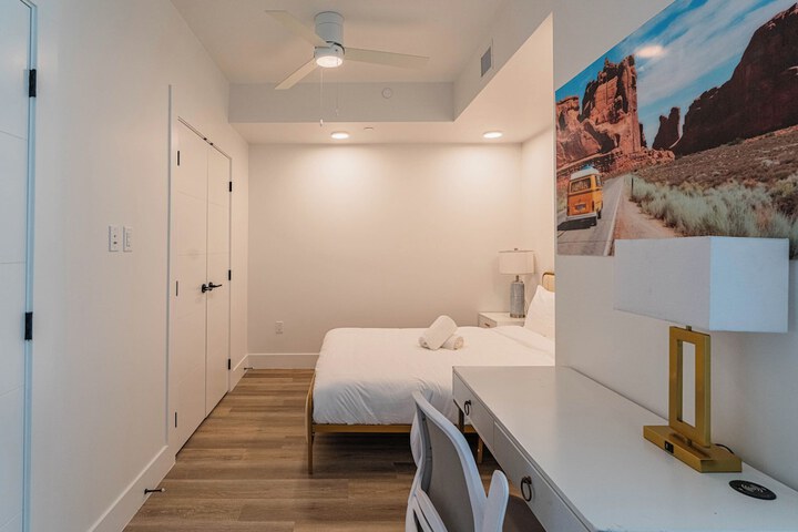 Room 6 of 48