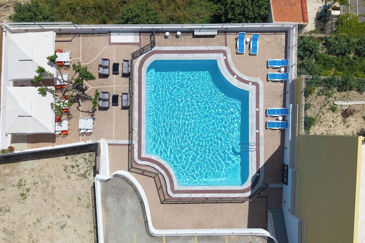 Pool 30 of 49