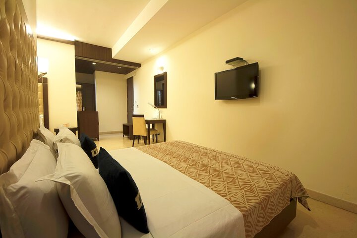 Room 16 of 25