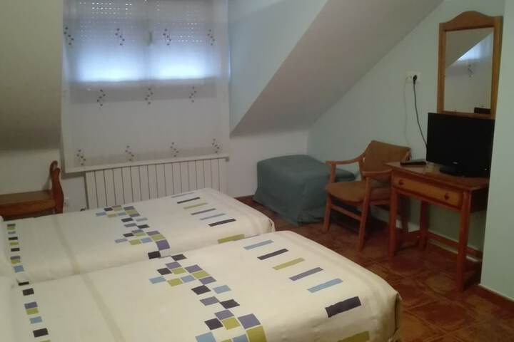 Room 4 of 25
