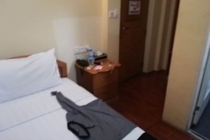 Room 19 of 48