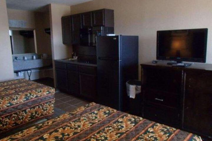 1 King Bed Efficiency (5 of 7)