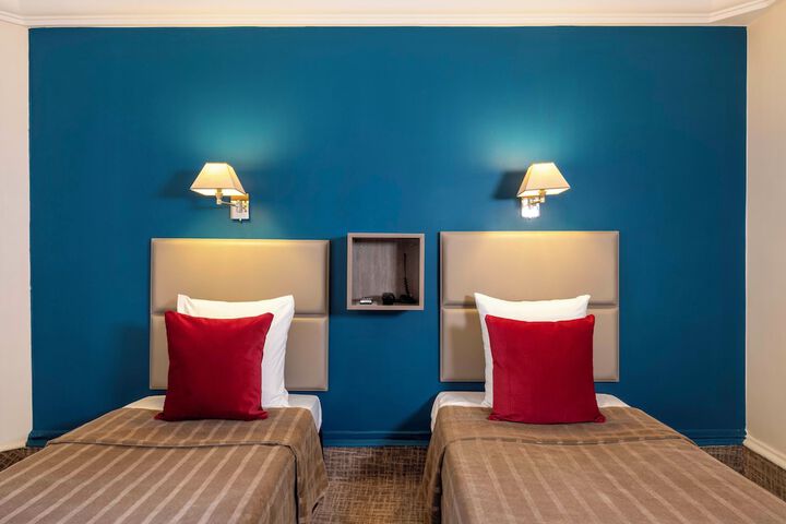 Room 4 of 73