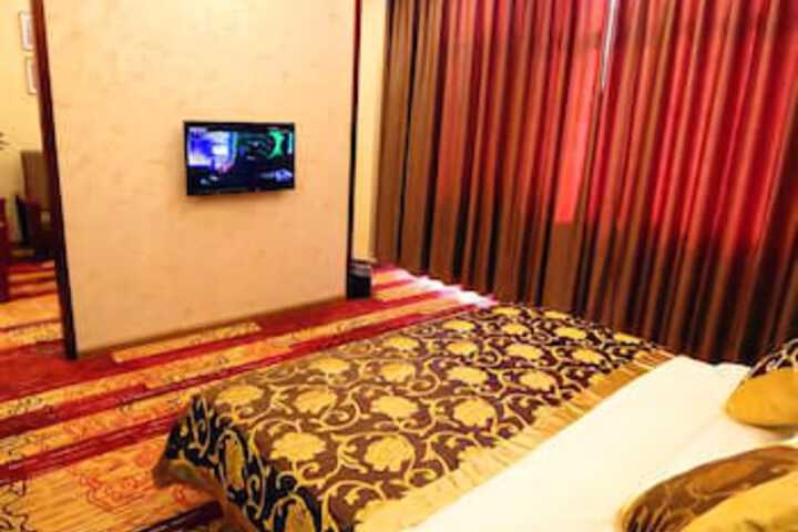 Room 4 of 5