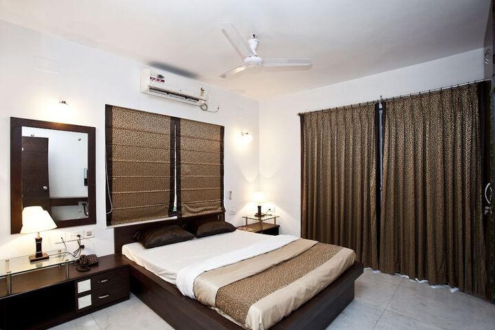 Room 3 of 34