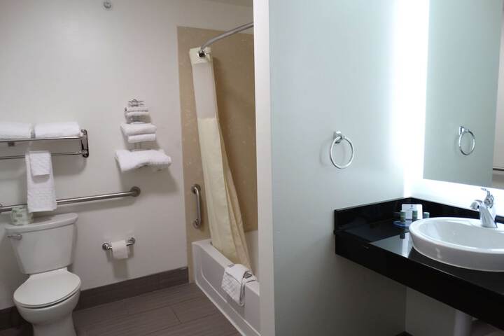 Room 26 of 40