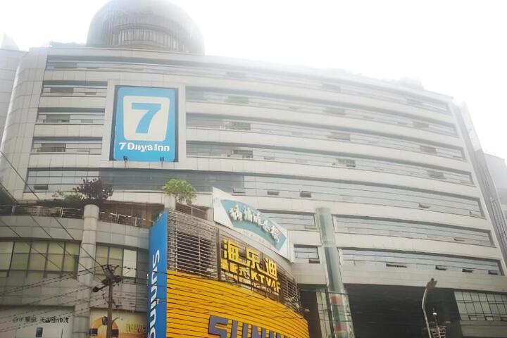 7 Days Inn Chengdu Huayang Metro Station Binfen Plaza
