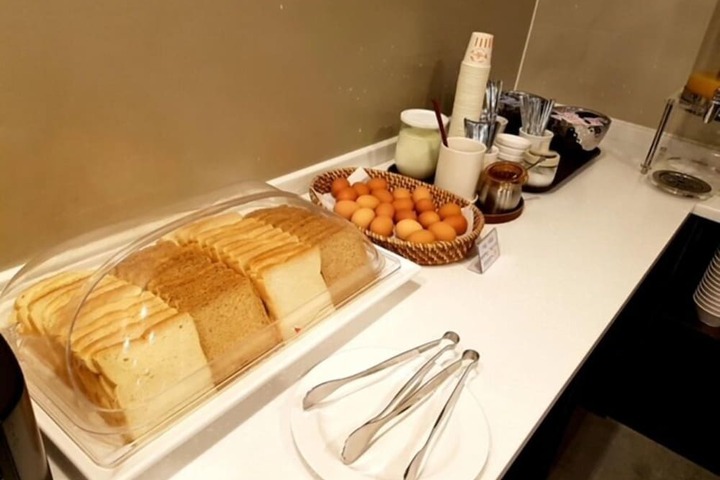 Breakfast/Coffee Service 105 of 119