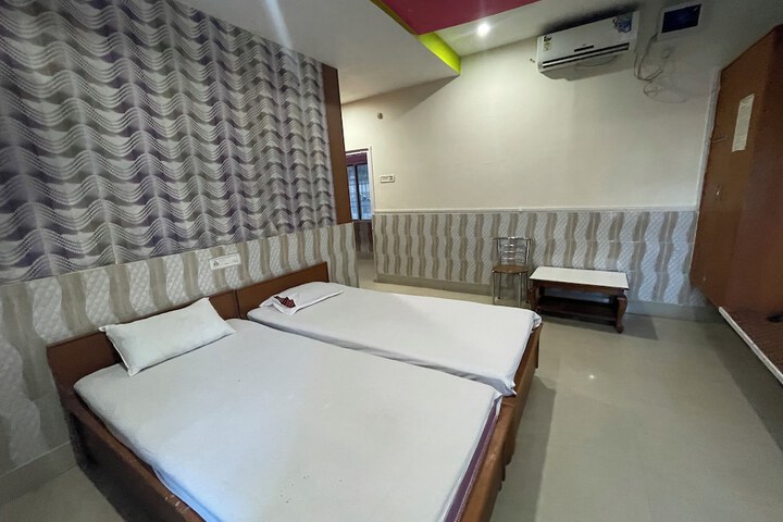 Room 9 of 43