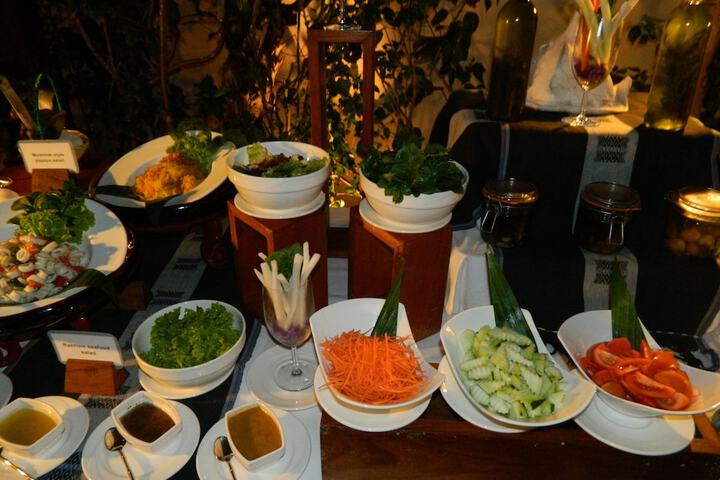 Dining 36 of 63