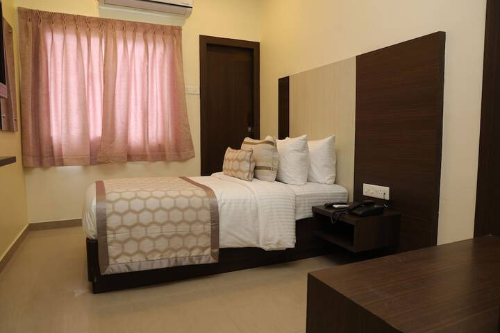 Room 8 of 43