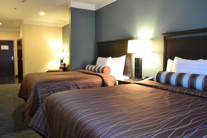 Deluxe 2 Queen Beds (1 of 8)