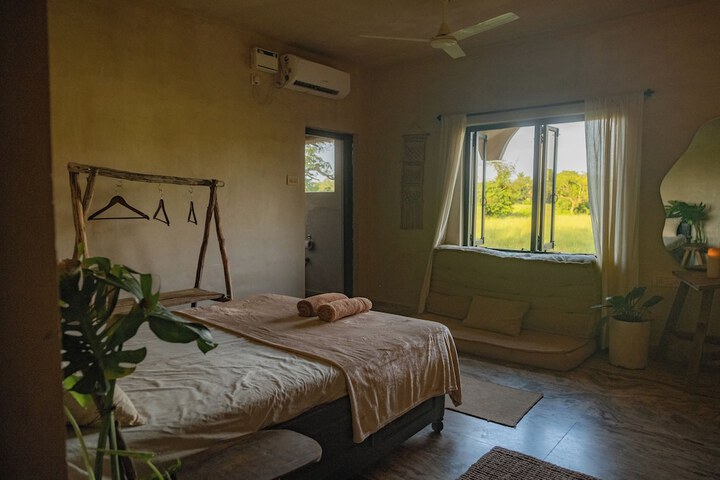 Room 9 of 34