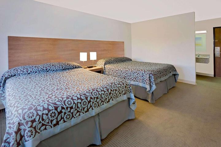 1 Queen Bed (8 of 16)